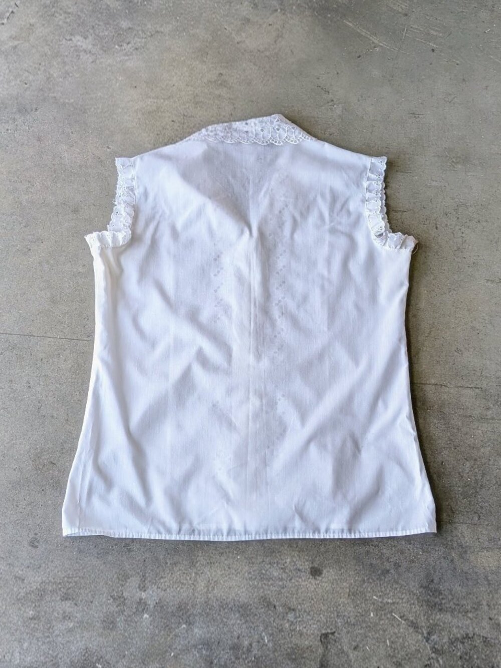 Vintage Coastal Grandma White Eyelet Lace Collared Sleeveless Top Blouse - Picture 10 of 10